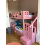 kinder stapelbed roze kleur met zachte uitstraling